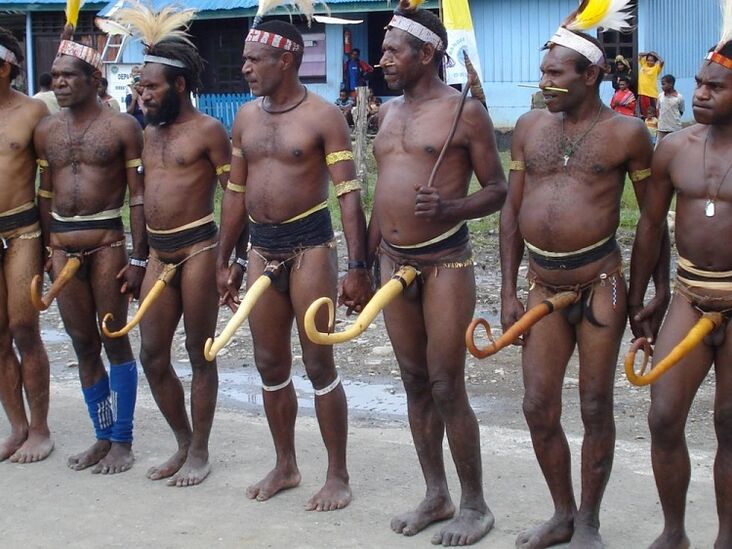 Papuans dengan ahli yang diperbesarkan